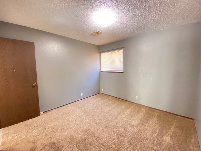 Building Photo - 9630 Hefner Village Blvd