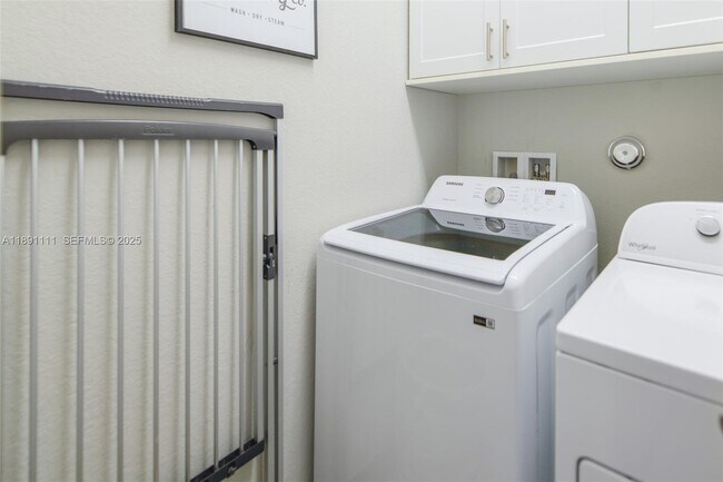 Building Photo - 4735 Eucalyptus Dr