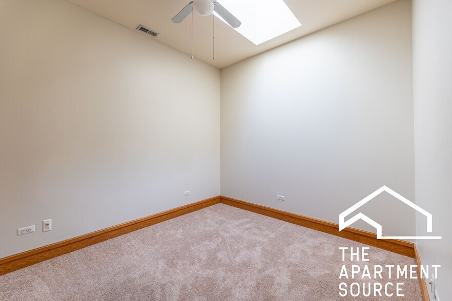 Building Photo - 1162 W Grand Ave