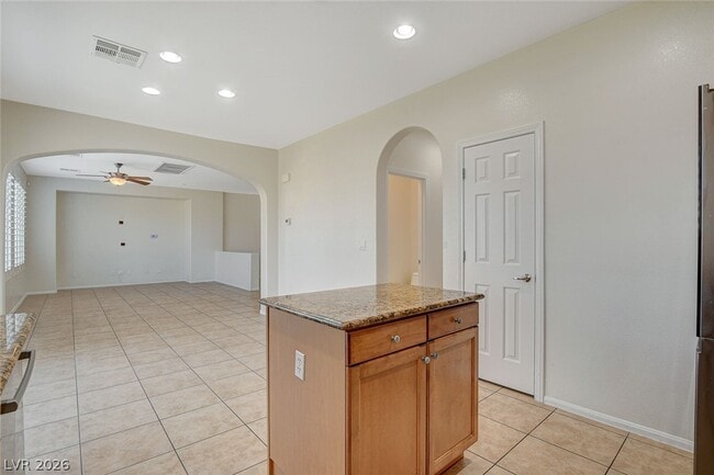 Building Photo - 9734 Maspalomas St