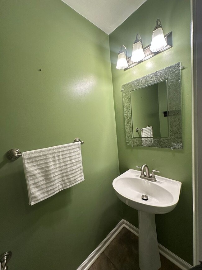 Building Photo - 123 Locust Ln