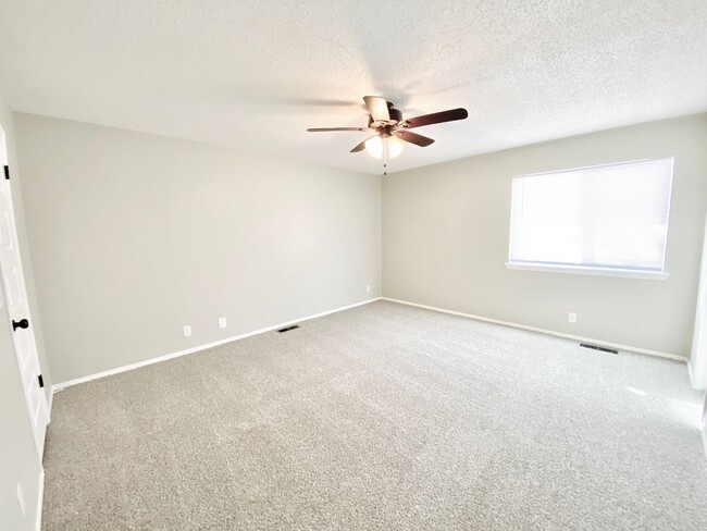 Building Photo - Freshly Updated! Roomy 3-Bedroom Home in J...