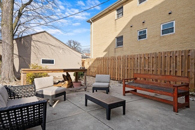 Building Photo - 3832 N Pulaski Rd