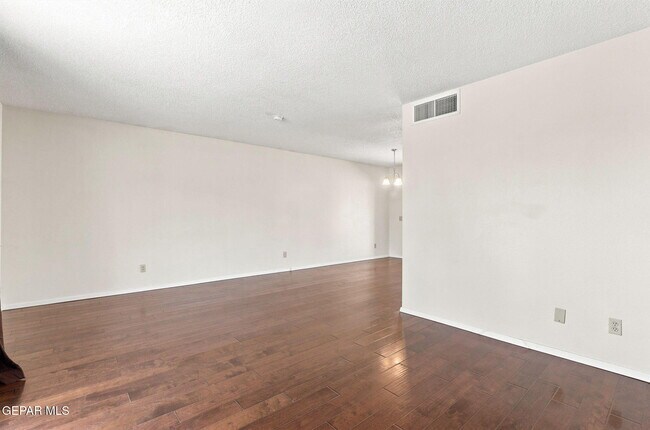 Building Photo - 6621 Mesa Grande Ave