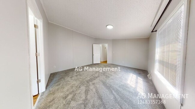 Building Photo - 45961 Jefferson Ave - Spacious & Stylish C...