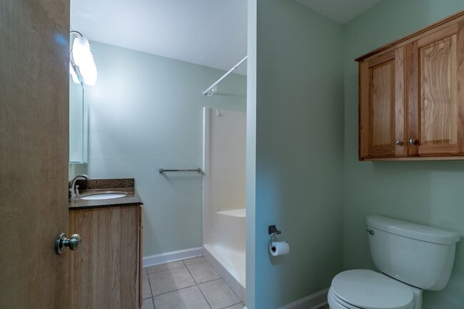 Building Photo - Meticulously maintained property with a st...