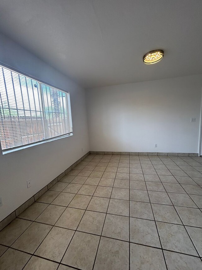 Building Photo - 2763 N Edith Blvd