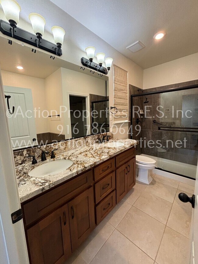 Building Photo - Solar Rocklin Gated Single Story: Close To Shopping 3 Bedroom 2 Bath, Covered Patio, Low Maintena...