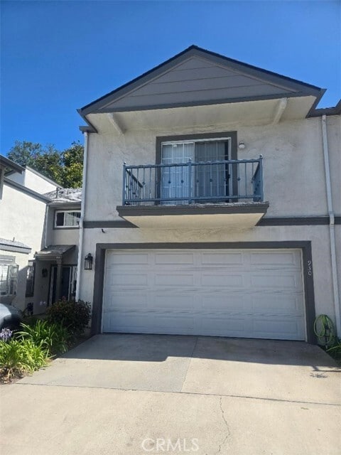 Building Photo - 930 W Country Terrace