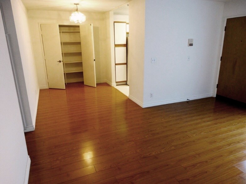 Building Photo - 143 S Hayworth Ave