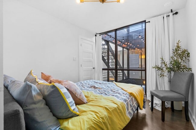 Building Photo - 4 Bedroom / 3 Bathroom Modern Contemporary...
