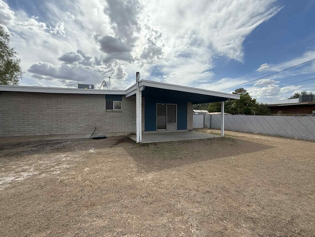 Building Photo - 8133 E 6th St