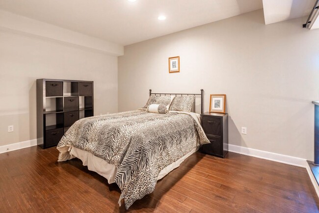 Building Photo - Furnished Downtown 2 BD in Short North! Sa...