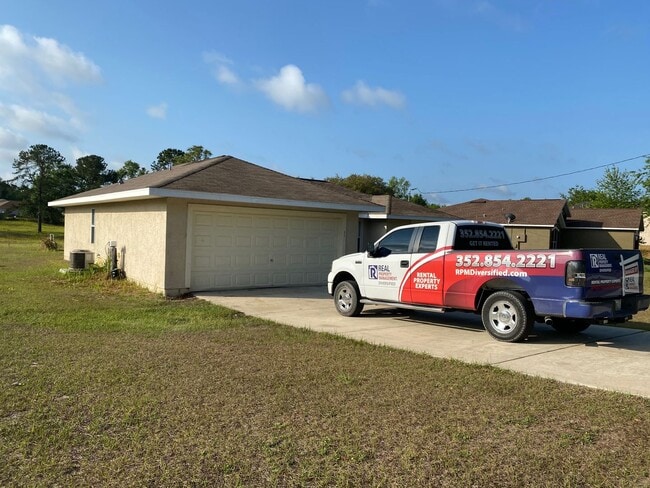 Building Photo - SILVER SPRINGS SHORES 3/2/2 - *WON'T LAST*