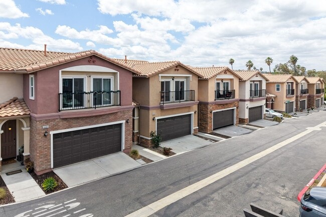 Primary Photo - Lovely Home in Chino Valley Unified School...
