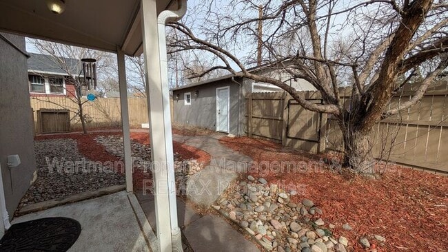 Building Photo - 2102 W Kiowa St