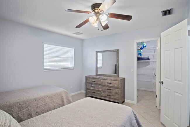 Building Photo - 1360 SW Albatross Way