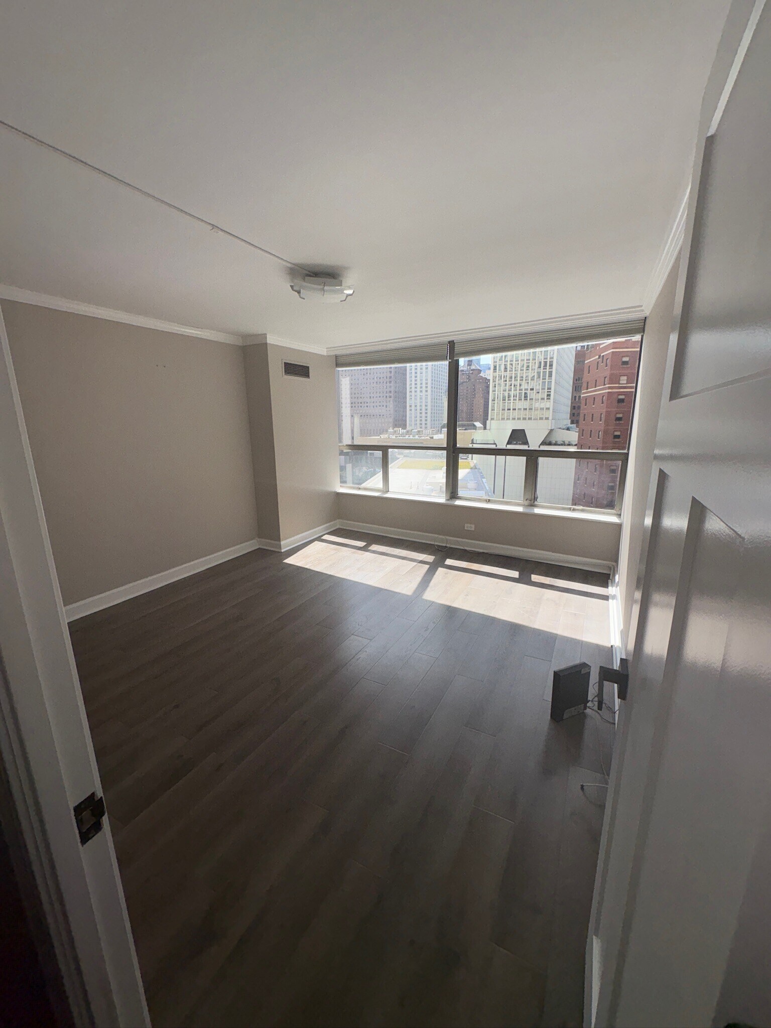 Building Photo - 110 E Delaware Plz