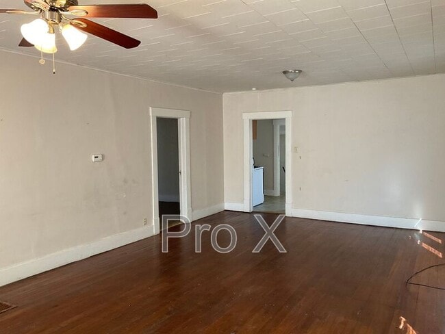 Building Photo - 418 W 9th St