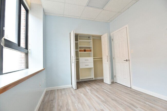 Building Photo - 10 Linwood St