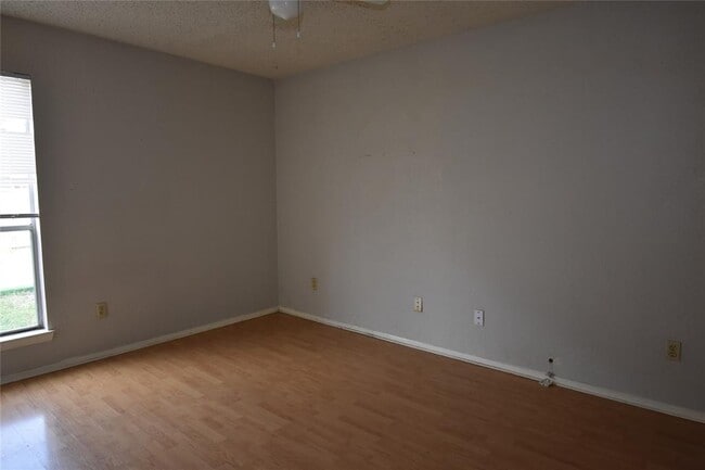 Building Photo - 2114 Cedar Bend Dr