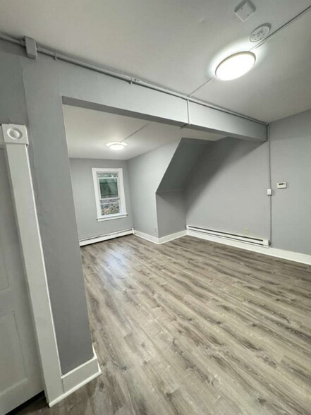 Building Photo - 166-168-168 W Main St