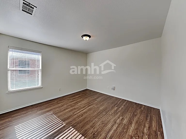 Building Photo - 42 Larkspur Dr
