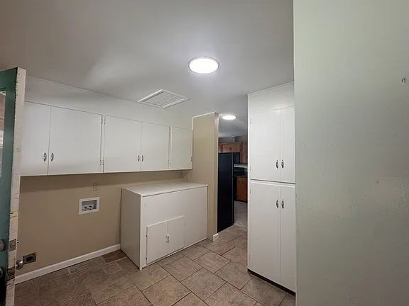 Building Photo - "Charming 3-Bedroom Retreat with Cozy Fireplace in Winston - 1,839 Sq Ft of Comfort!"