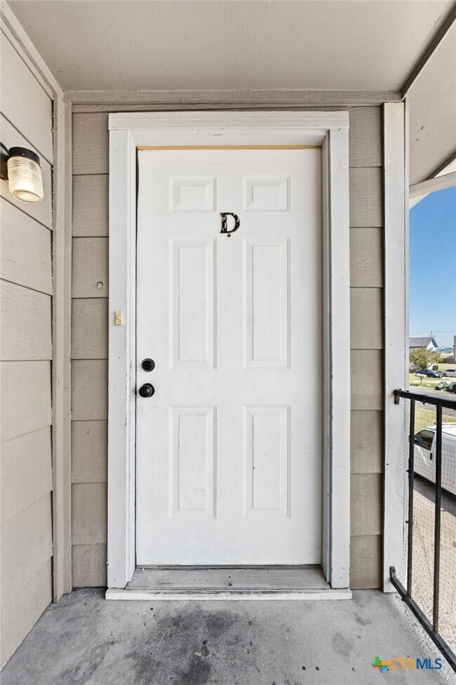 Building Photo - 1005 Eastside Dr