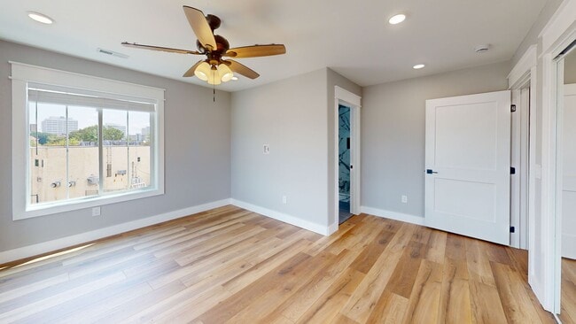 Building Photo - 1205 Hedge Ave