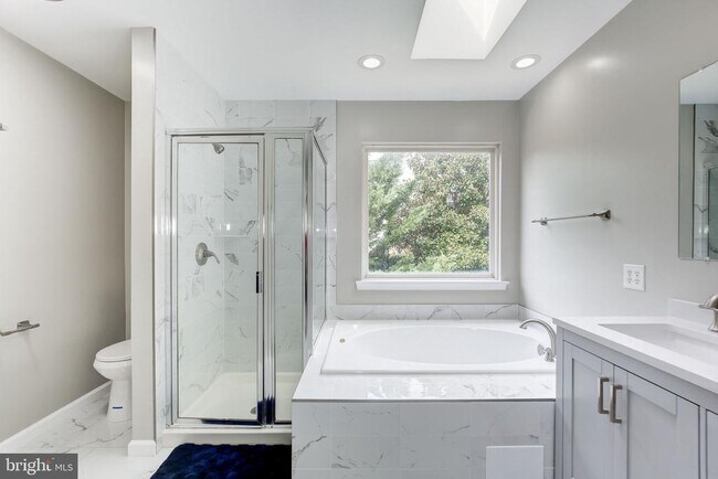 Building Photo - 2408 Ripplemeade Ct