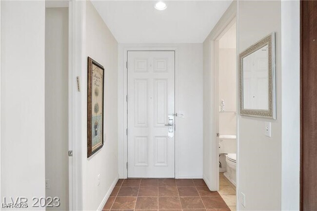 Building Photo - 2405 W Serene Ave