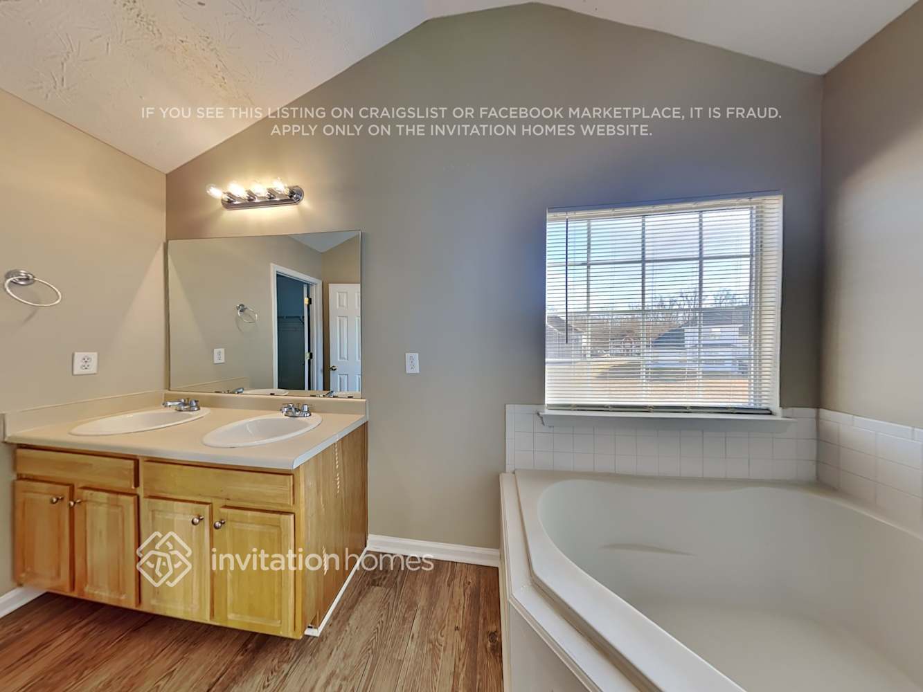 Building Photo - 20 Rock View Ln