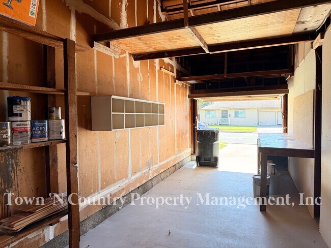 Building Photo - 818-820 University Ave.