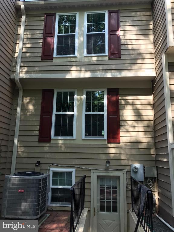 Building Photo - 1539 Woodcrest Dr