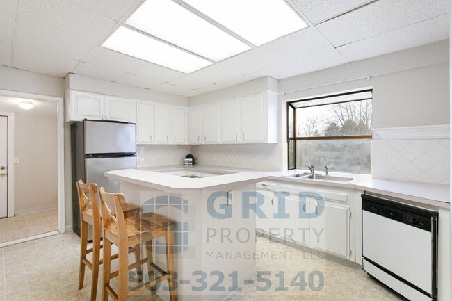 Building Photo - Spacious Craftsman Home - Huge Lot - N Portland!