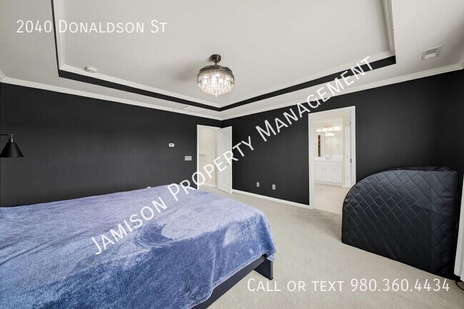 Building Photo - 2040 Donaldson St