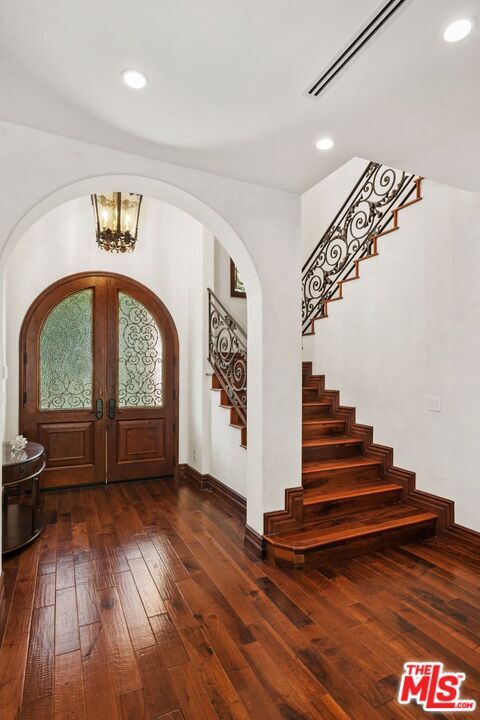 Building Photo - 2108 San Ysidro Dr