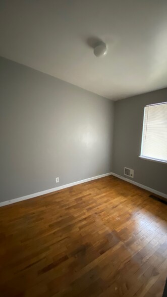 Building Photo - 1489 S Columbian Way