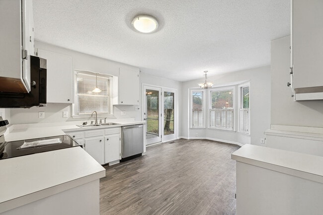 Building Photo - 131 Autumn Ridge Dr