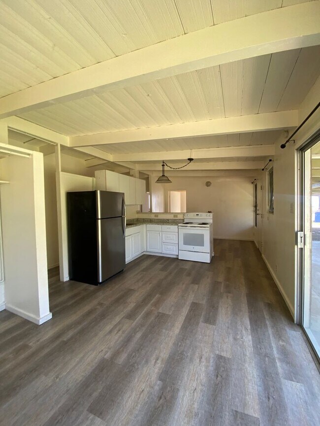 Building Photo - Single Family