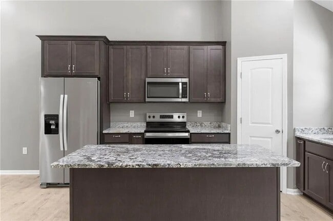 Building Photo - 135 Cedar Ct