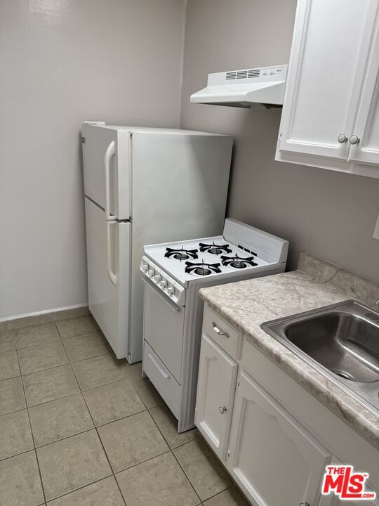 Building Photo - 265 S Manhattan Pl