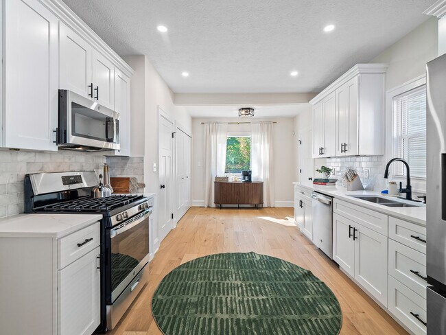 Building Photo - 18031 Larchwood Ave