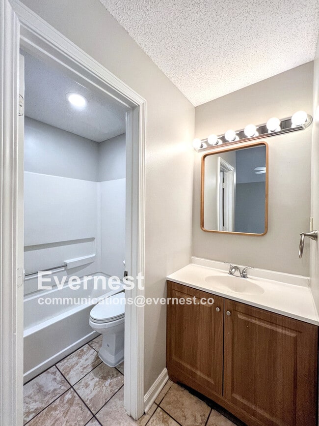 Building Photo - 7091 Foxhall Dr