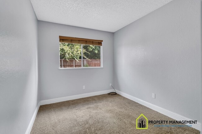 Building Photo - Remodeled 4-Bedroom Retreat with Large Backyard