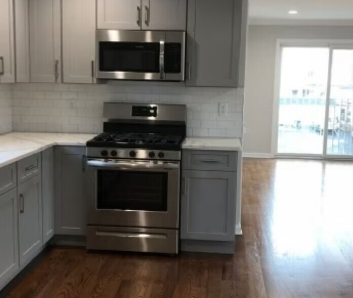 Building Photo - 64 Delaware St