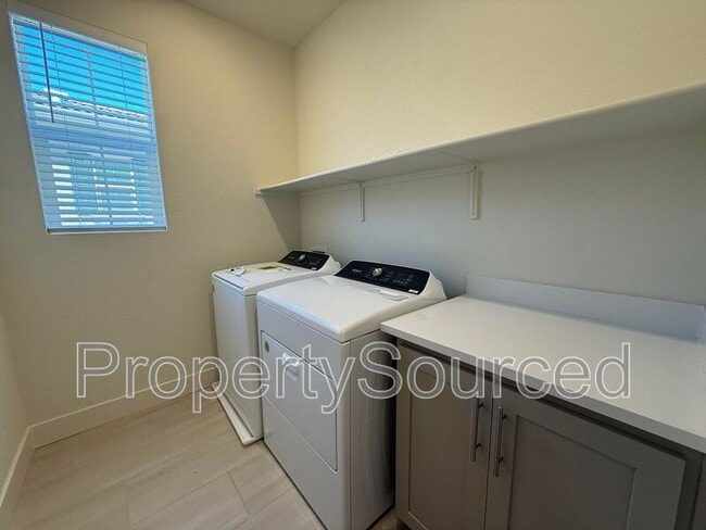 Building Photo - 1724 Jade Pl