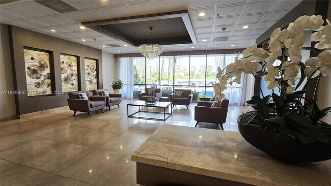 Building Photo - 3731 N Country Club Dr