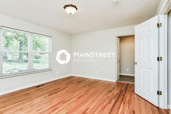 Building Photo - 3 Bedroom Pet-Friendly Home in FLORISSANT, MO with Main Street Renewal